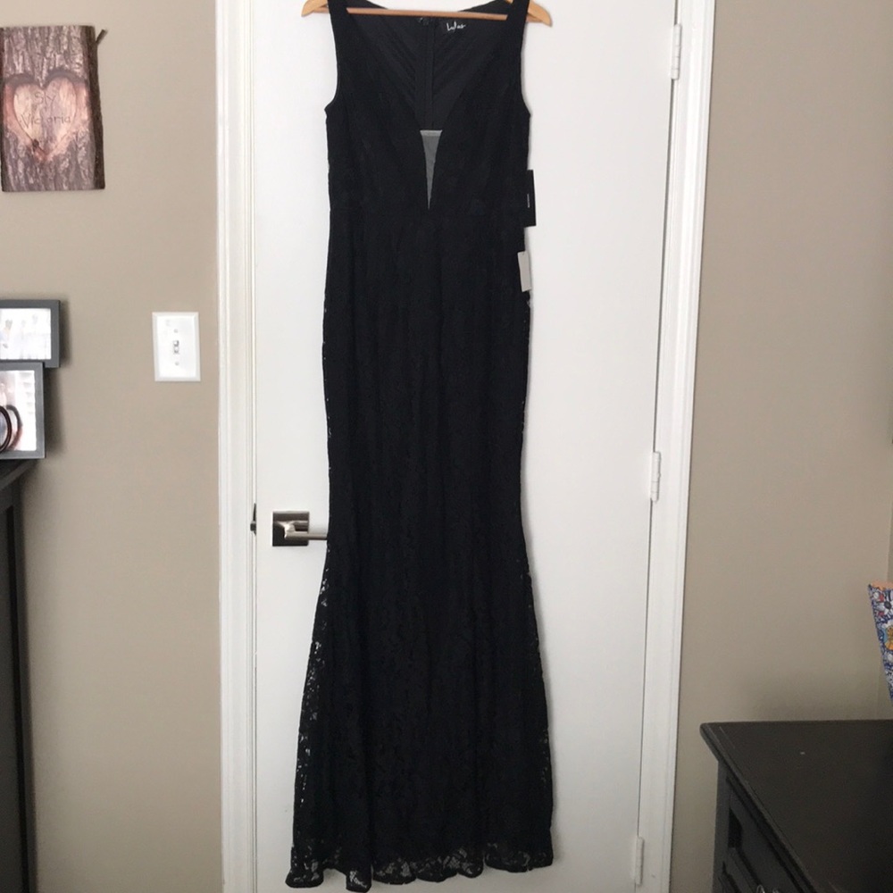 Lulu’s black lace mermaid skirt maxi dress
